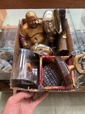 Lot 396 - A box containing an assortment of collectables...