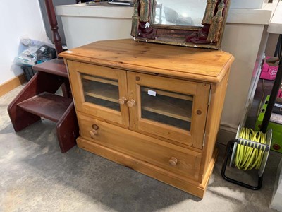 Lot 1016 - Pine entertainment unit