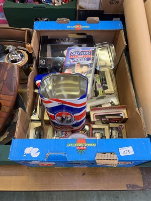 Lot 475 - A tray of boxed diecast vehicles to include...