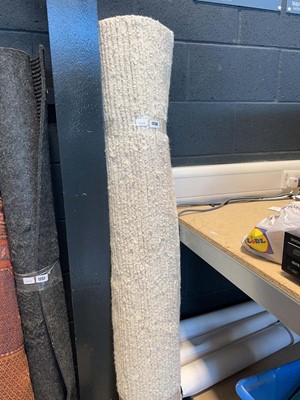 Lot 1258 - Textured white area rug