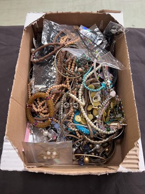 Lot 423 - A box containing an assortment of costume...