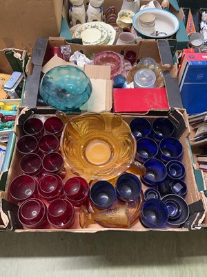 Lot 442 - Two trays of glassware to include blue glass...