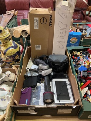 Lot 447 - A tray of assorted electricals to include...