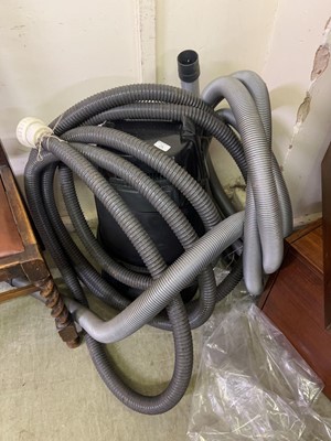 Lot 25 - Oase pond pump with two hoses