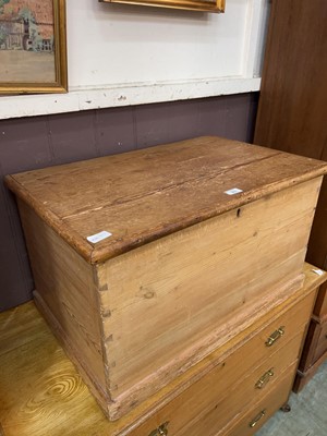 Lot 83 - A 20th-Century waxed pine blanket box