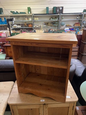 Lot 92 - A small waxed pine 2-tier bookcase
