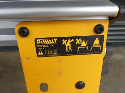 Lot A DeWalt DE7033-XJ Compact Mitre Saw...