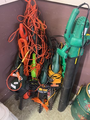 Lot 153 - A large assortment of electric garden tools -...