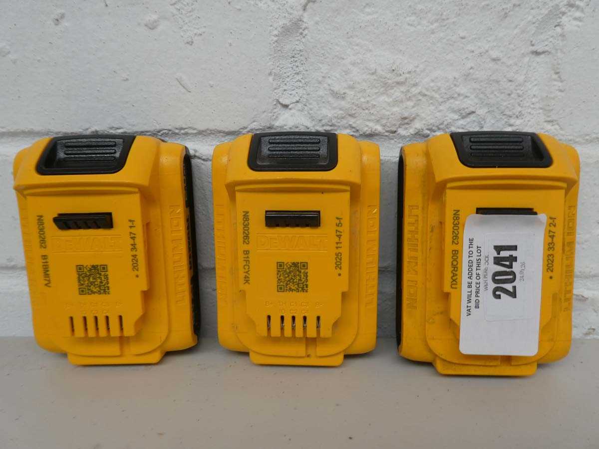 Lot Three DeWalt 2.0 ah 18v XR brushless batteries