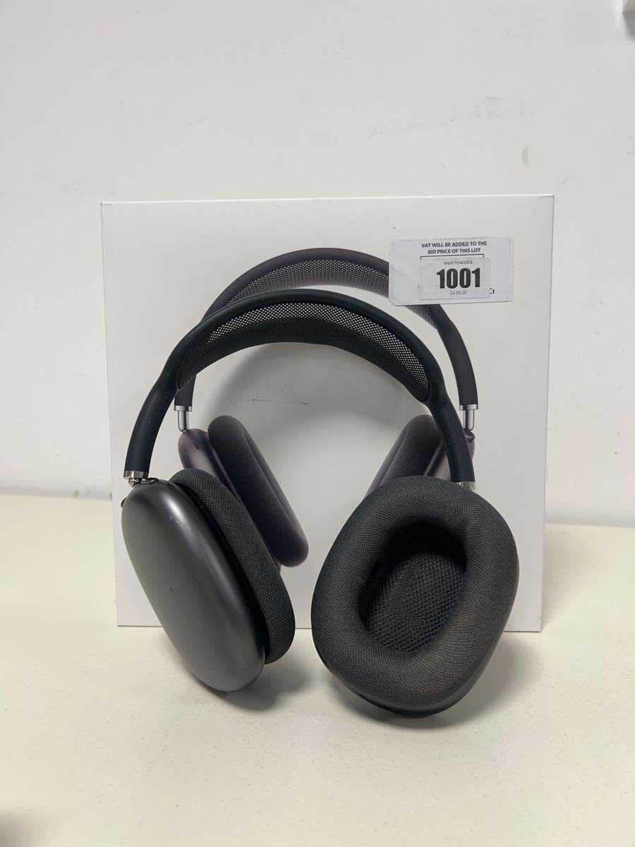 Lot Apple AirPods Max with Smart Case, Space Gray,...