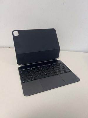 Lot Apple iPad Magic Keyboard, Black - British,...