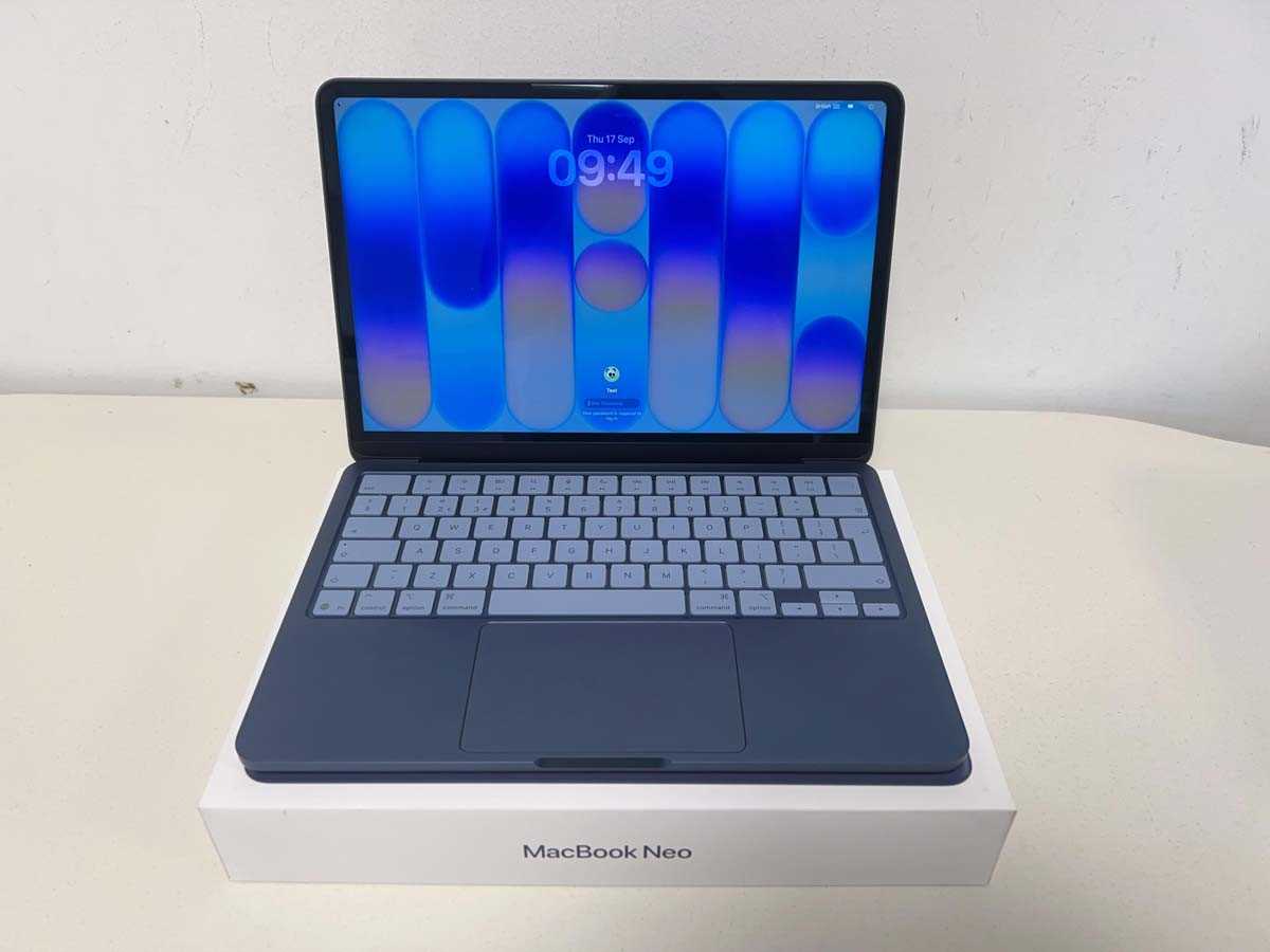 Lot Apple 13-inch MacBook Neo, 8GB memory, 512GB...