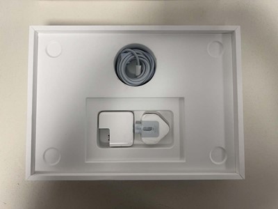 Lot Apple 13-inch MacBook Air with M4 chip, 16GB...