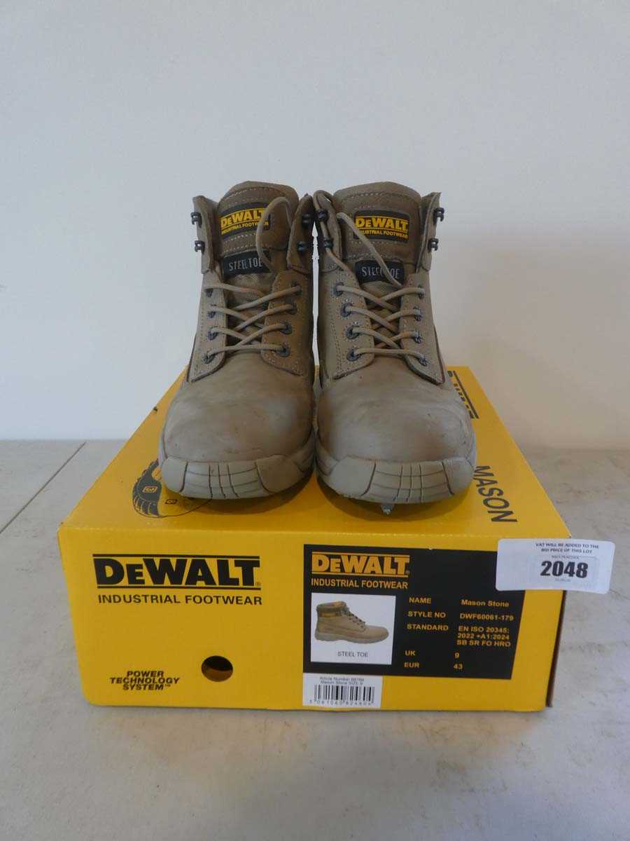 Lot Boxed pair of DeWalt Mason steel toe safety...