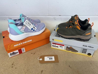 Lot x1 boxed pair of Skechers trainers UK 2...