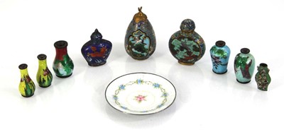 Lot 71 - A Chinese cloisonne scent bottle of egg form...