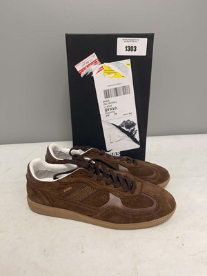 Lot 1303 - Alohas UK8 rife chocolate brown leather...