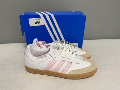 Lot 1308 - Adidas UK6 samba OG trainers in white - boxed