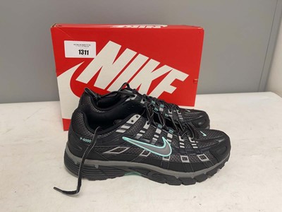 Lot 1311 - Nike UK9 P-6000 trainers in black - boxed