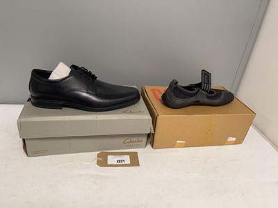 Lot 1321 - 2x Boxed pairs of shoes to include Camper UK6...