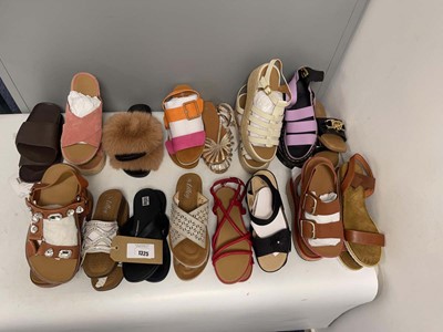 Lot 1325 - 16x Pairs of sandals to include Fitflop,...