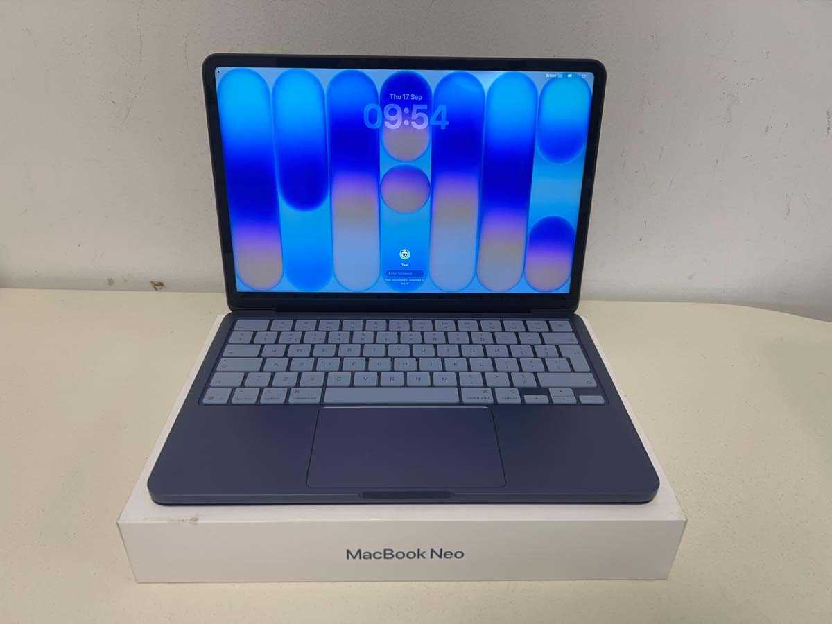 Lot Apple 13-inch MacBook Neo, 8Gb memory, 256GB...