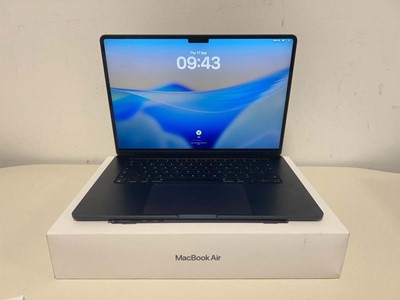 Lot Apple 15-inch MacBook Air with Apple M2 chip,...