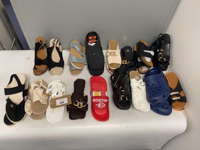 Lot 1328 - 17x Pairs of sandals to include Nike, Hotter, etc