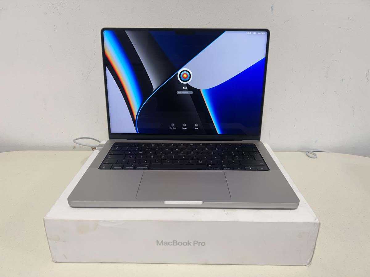 Lot Apple MacBook Pro 14-inch, 64GB unified memory,...