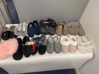 Lot 1330 - 12x Pairs of slippers to include Oodie, The...