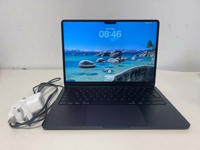 Lot Apple 13-inch MacBook Air with Apple M4 chip,...