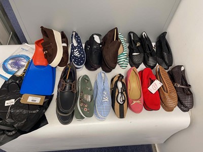 Lot 1332 - 16x Pairs of shoes to include Camper, River...
