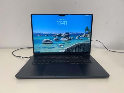 Lot Apple 15" MacBook Air with Apple M4 chip, 16GB...