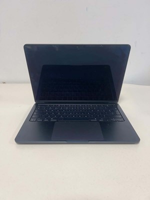 Lot Apple 13" MacBook Air with Apple M4 chip, 16GB...