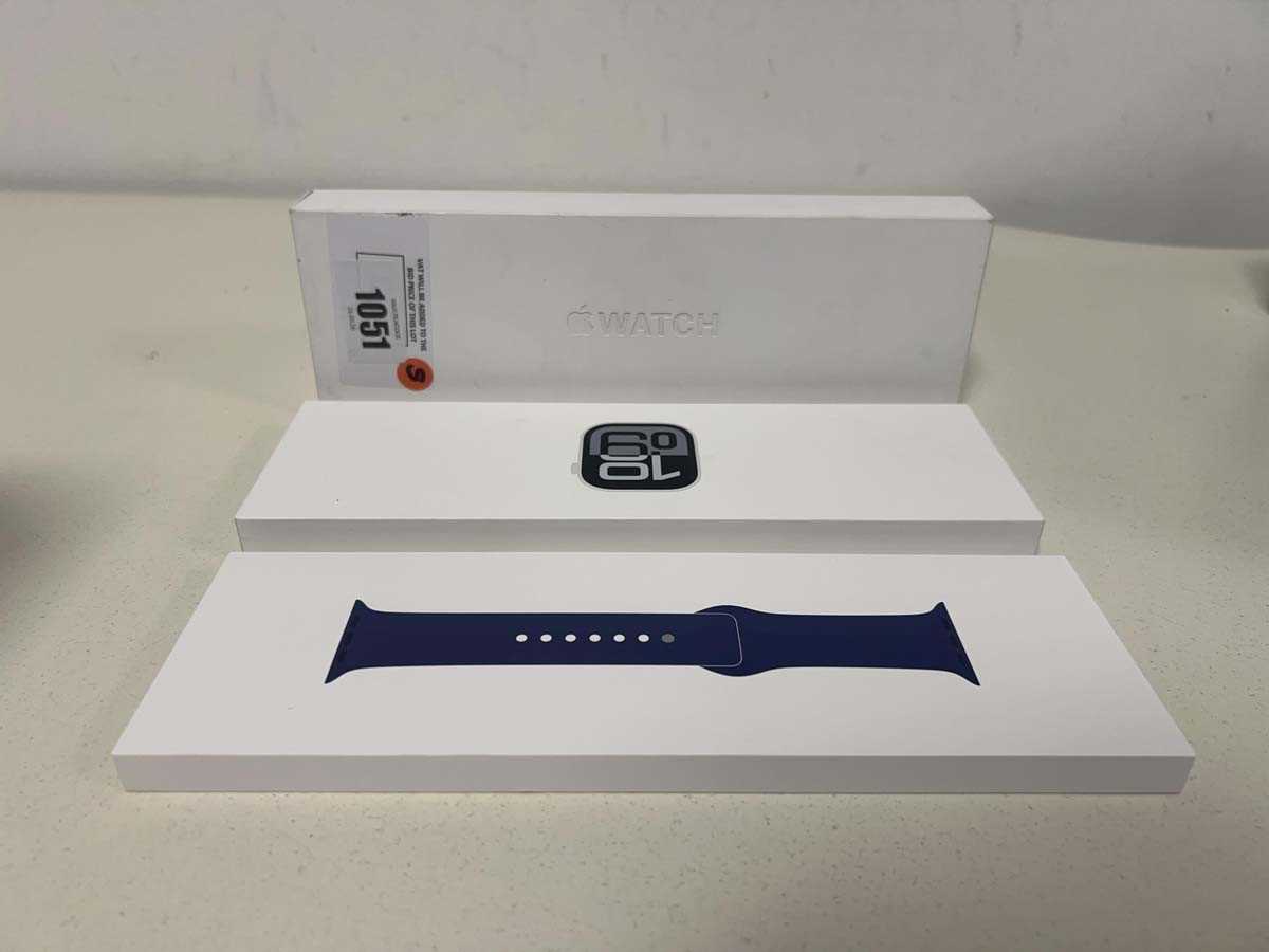 Lot Apple Watch Series 10, 46mm, Silver Aluminium...
