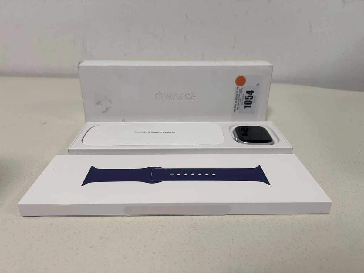 Lot Apple Watch Series 10, 46mm, Silver Aluminium...