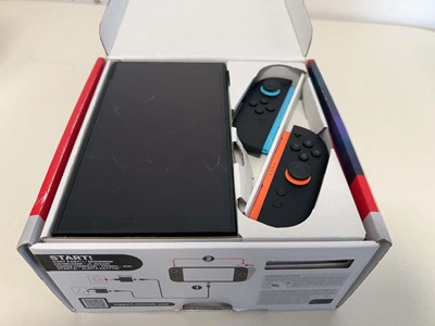 Lot Nintendo Switch 2 + Mario Kart World, boxed
