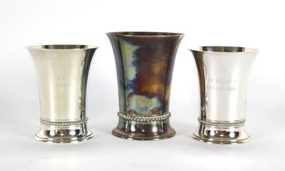Lot 252 - A metalwares beaker, stamped 800, h. 10.5 cm,...