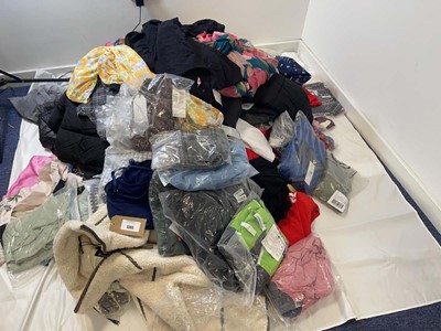 Lot 1355 - Pallet box (not included) containing mixed...