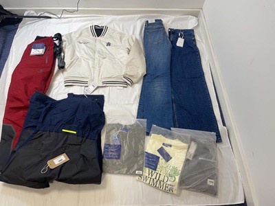 Lot 1368 - Clothing to include Tommy Hilfiger, Helly...