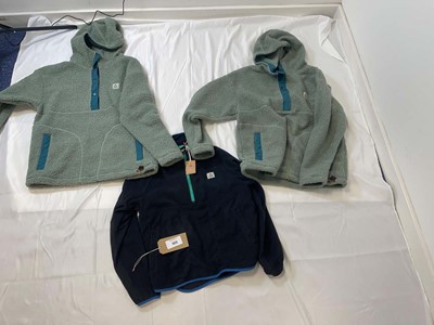 Lot 1372 - 3x Passenger fleece jackets