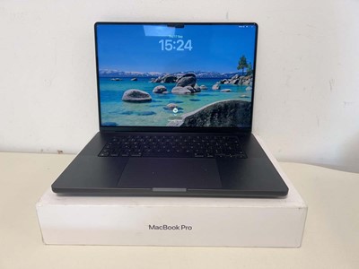 Lot Apple 16-inch MacBook Pro with Apple M4 Pro...