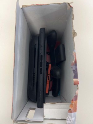 Lot Nintendo Switch 2 + Mario Kart World, boxed