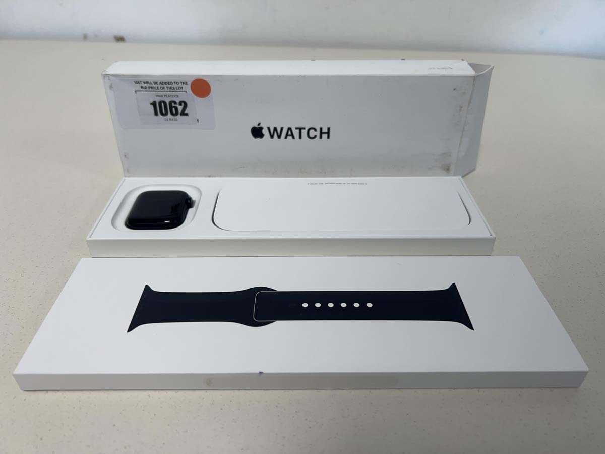 Lot Apple Watch SE (Gen 2), 40mm, Midnight...