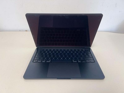 Lot Apple MacBook Air 13-inch with Apple M2 Chip,...