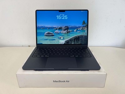 Lot Apple 13-inch MacBook Air with Apple M4 chip,...