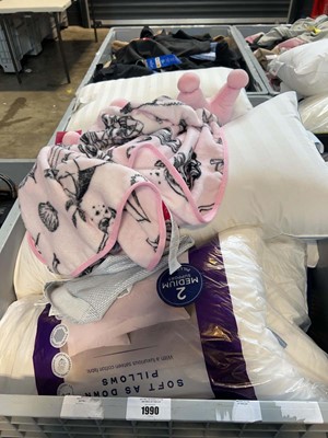 Lot 1990 - Pallet box (not included) containing mixed...
