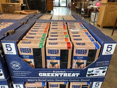 Lot 1489 - Box containing a qty of men's Green Treat...