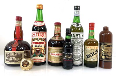 Lot 222 - 8 various bottles, 1x Grand Marnier Pure...