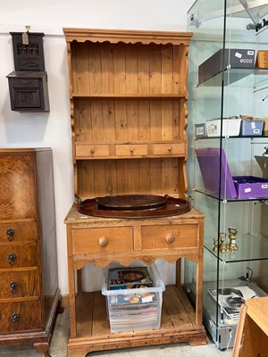 Lot 1010 - Early 20th Century pine dresser